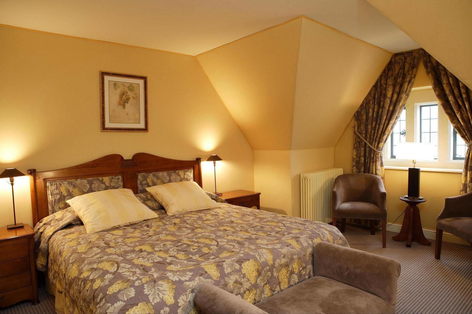 Whatley Manor Malmesbury Room photo